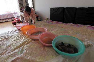 光山楼上漏水，住户失联，小区没物管，业主维权难！律师来支招……